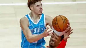 El base LaMelo Ball, de Hornets, gana premio Novato del Año de la NBA