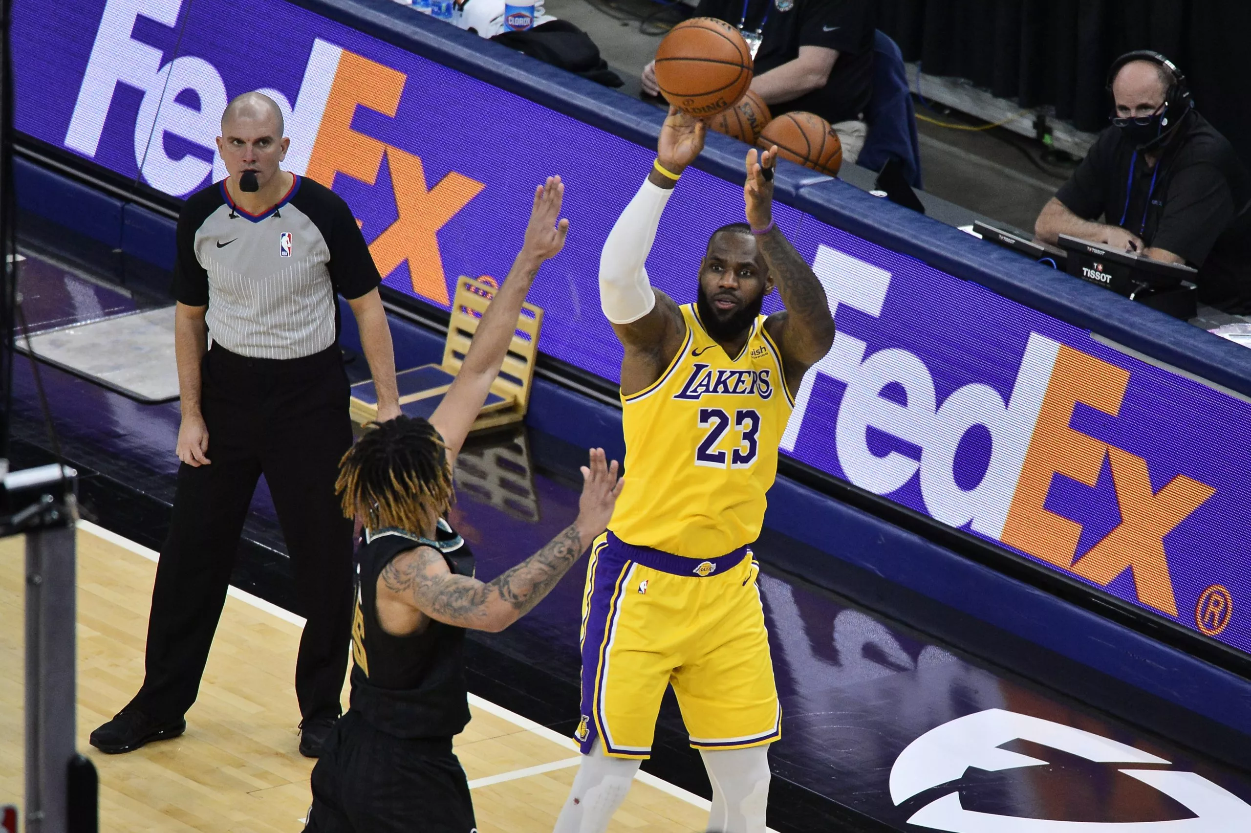 Lakers logran cuarto triunfo seguido; derrotas de Clippers y Trail Blazers