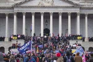 El asalto al Capitolio, narrado por sus testigos antes del juicio a Trump