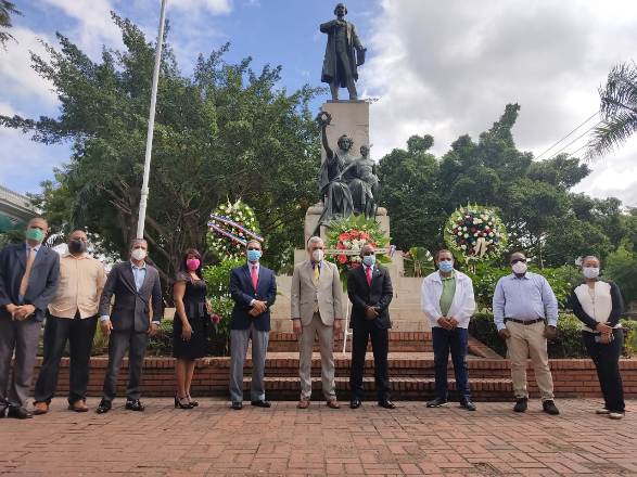 Bloque de Diputados honran memoria de Juan Pablo Duarte