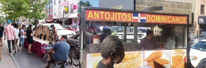 Dominicanos en NY esperan conseguir permisos como vendedores ambulantes