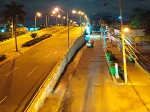 EDE Este rehabilita la iluminación de puentes de avenida Quinto Centenario