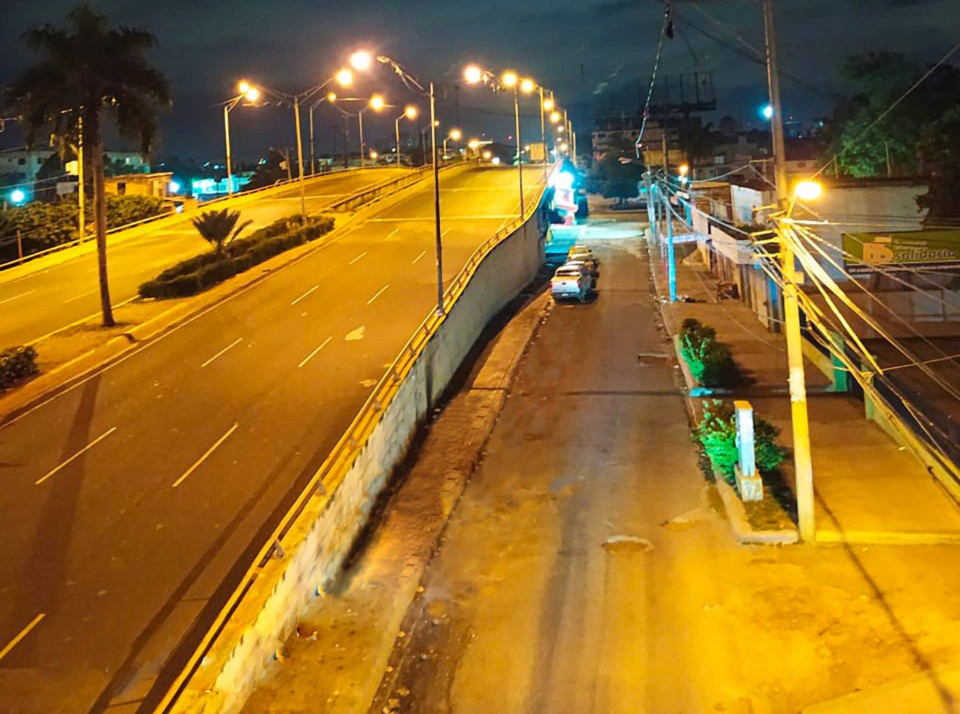 EDE Este rehabilita la iluminación de puentes de avenida Quinto Centenario