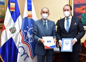 MESCYT y CMI firman convenio para dar becas a estudiantes meritorios