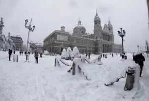 Tormenta de nieve paraliza España, deja 4 muertos