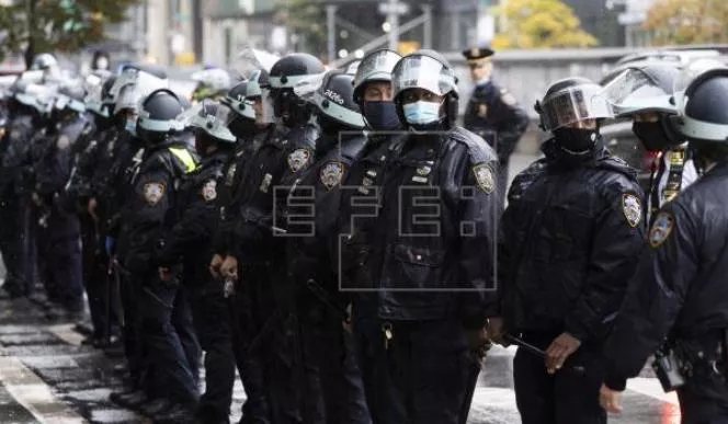 Protestas y falsas amenazas de bomba en Nueva York tras asalto al Capitolio