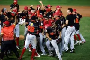 Los campeones de la liga de béisbol en Puerto Rico homenajeados en el Senado