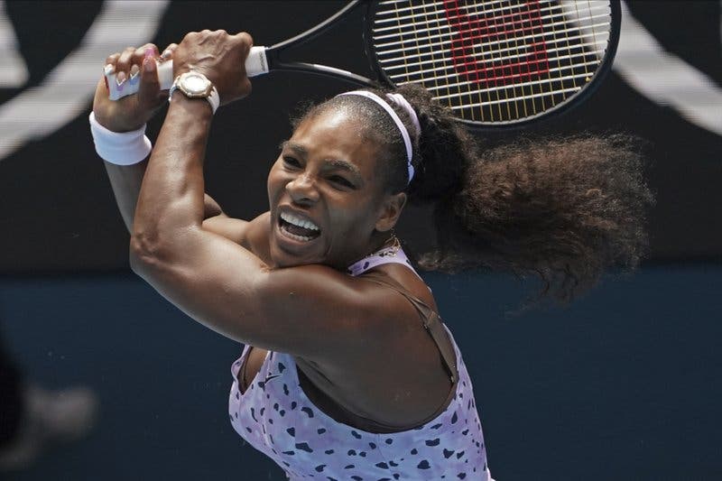 Serena Williams gana 1er partido tras un año sin jugar