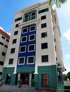 Cruz Roja Dominicana realiza operativo desinfección Torre de la Seguridad Social 