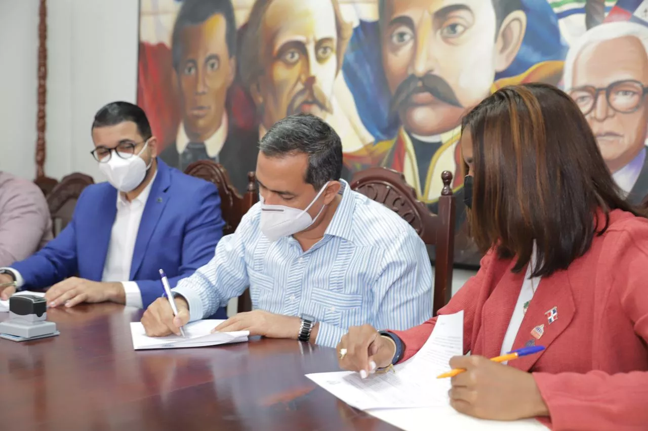 Firman convenio para instalar Casa de la Juventud en Haina