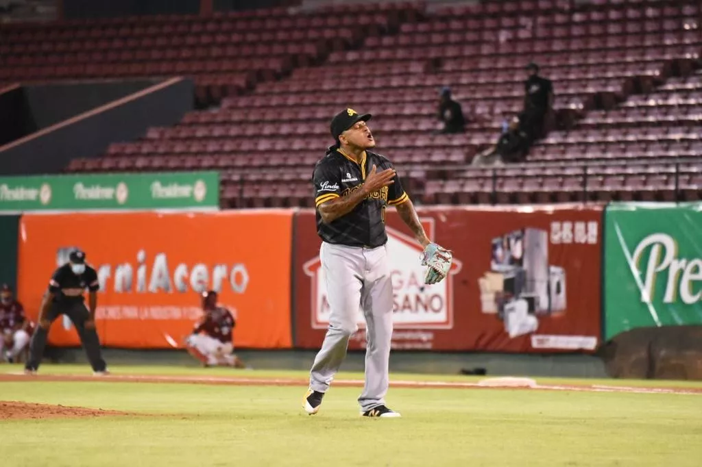 Águilas continúan echando el pleito vs. Gigantes; ganan y se acercan 2-3 en la final