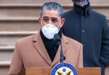 Adriano Espaillat sale en defensa residentes Alto Manhattan por mal servicios en correo