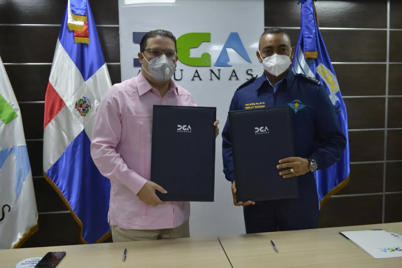 Aduanas y el CESAC firman compromiso