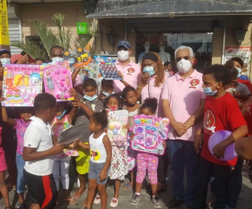 Fundación Manantial de Amor celebra “Día de Reyes” llevando alegría a niños de SC