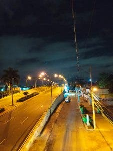 EDE Este rehabilita iluminación de puentes de avenida Quinto Centenario