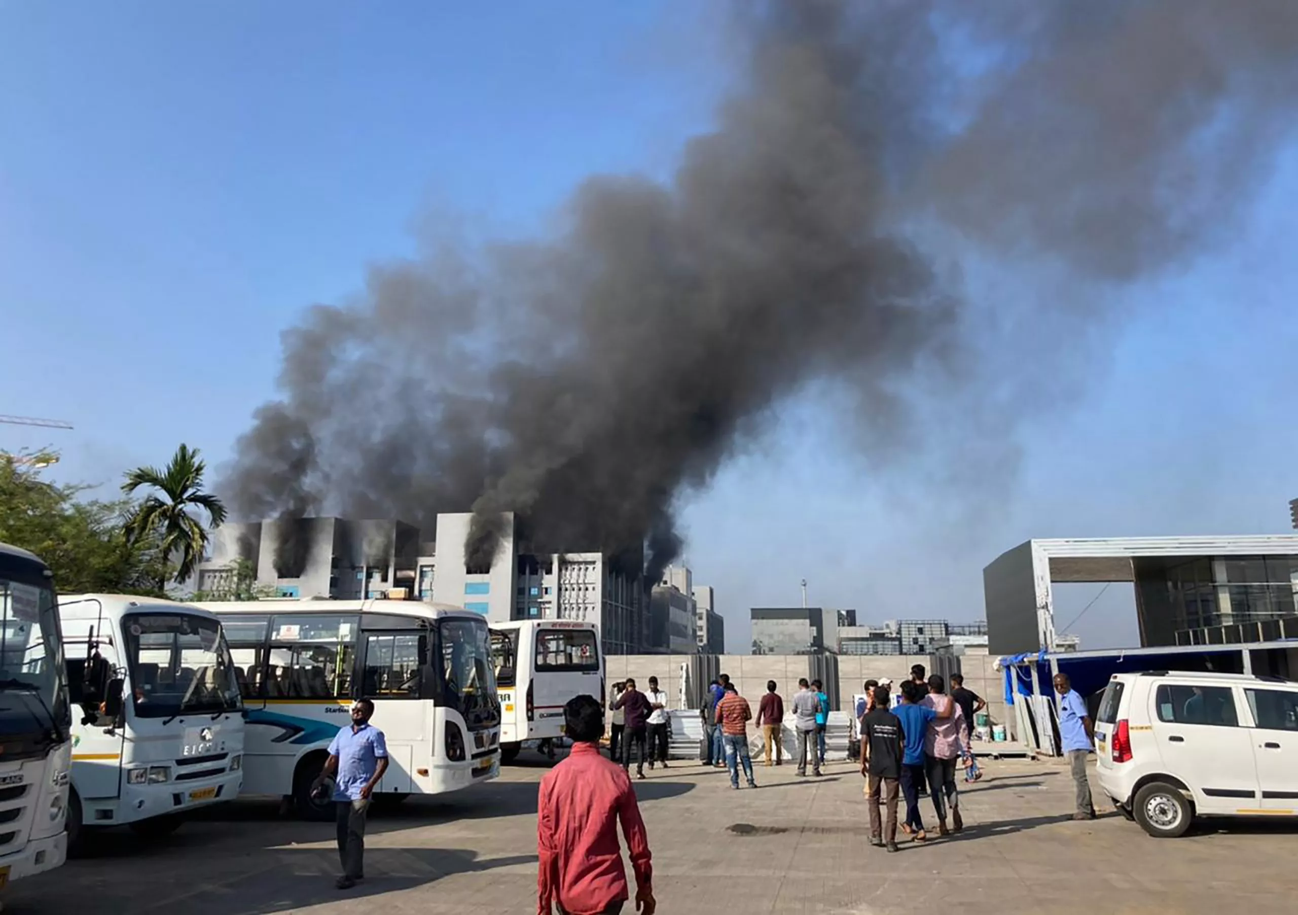 Al menos 5 muertos en un incendio en la principal fábrica de vacunas del mundo