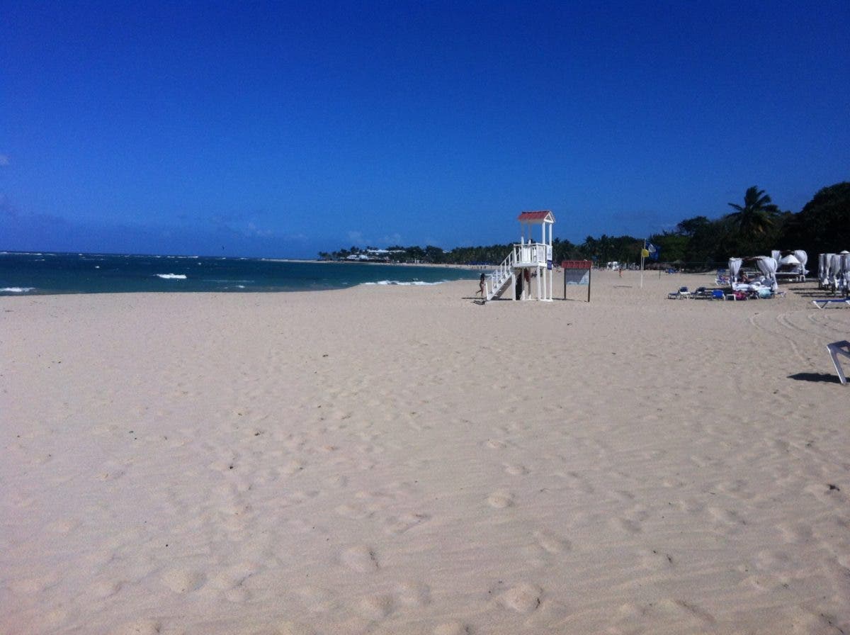 Sigue restringido acceso de bañistas a playas de Puerto Plata por oleajes anormales