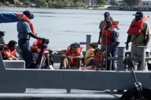 Rescatan a 23 inmigrantes dominicanos varados en estrecho puertorriqueño