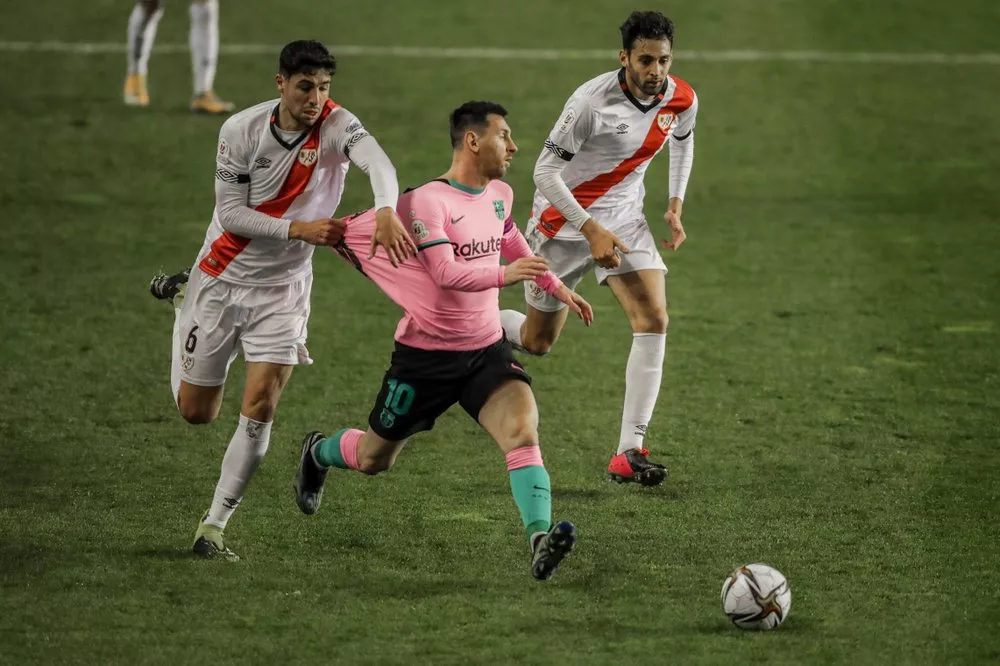 Messi regresa y anota en el triunfo ante el Rayo Vallecano