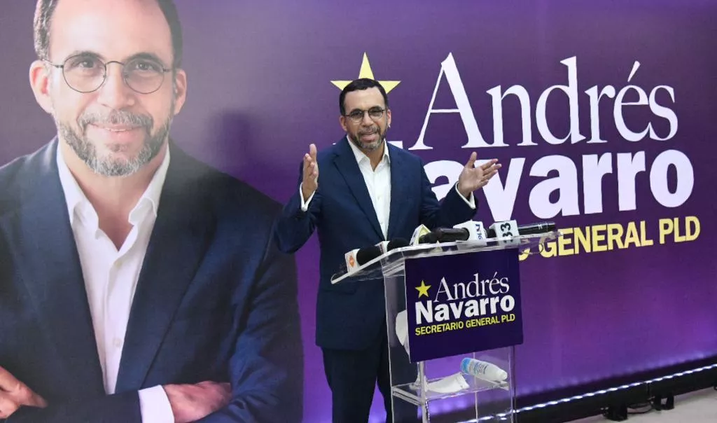 Andrés Navarro presenta candidatura a la secretaría general del PLD