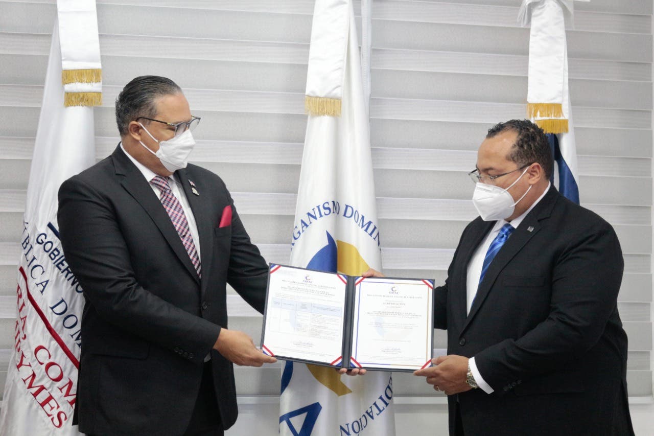 ODAC entrega certificado de acreditación al INDOCAL