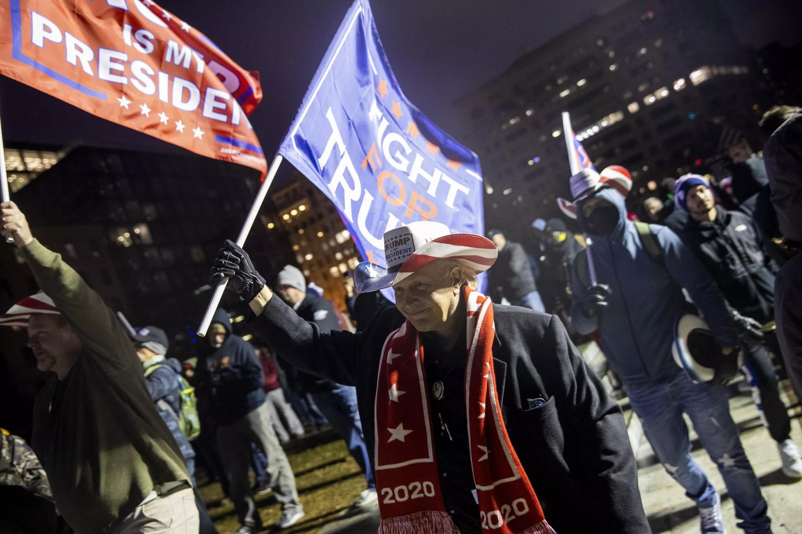 Llegan manifestantes a D.C. antes de confirmación de Biden