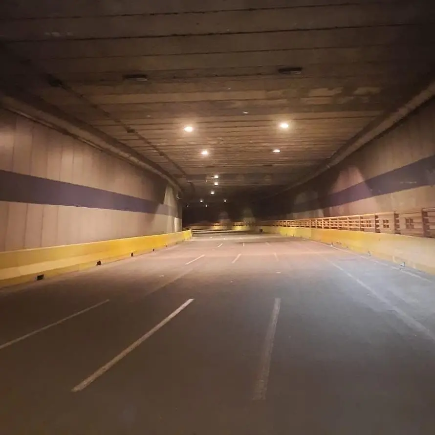 Iluminan túnel a desnivel de la avenida Marginal Las Américas tras años a oscuras