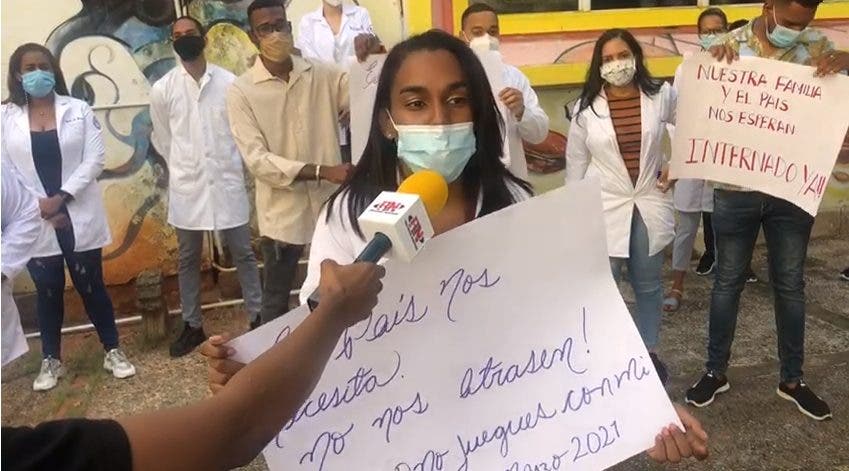 Estudiantes Medicina UASD reclaman cupos para internado