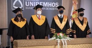 UNIREMHOS inviste a 348 nuevos profesionales en graduación virtual