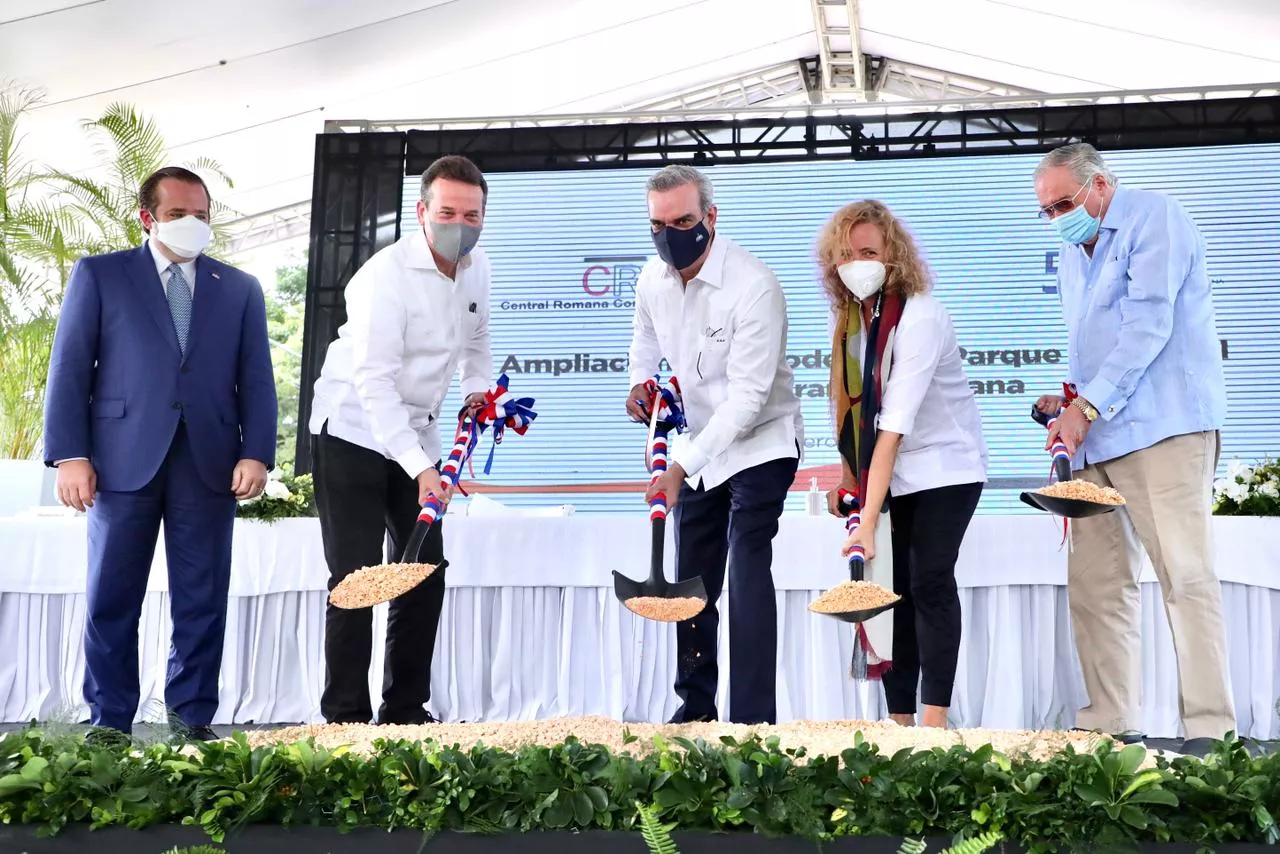 Abinader encabeza primer picazo ampliación del parque de Zona Franca La Romana