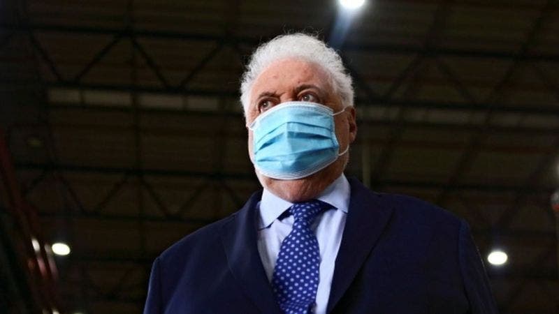 Ministro de salud dimite en Argentina tras conocerse la vacunación irregular