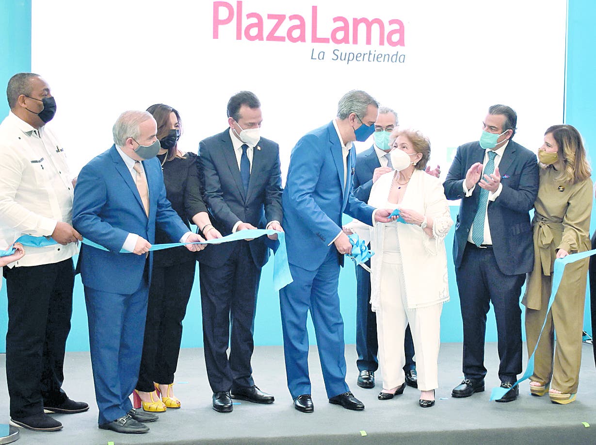 Abinader encabeza la inauguración de Plaza Lama en SDO