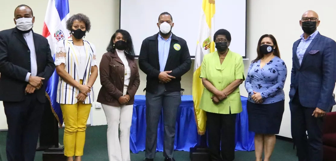 Ricardo de la Rosa, Santa de la Cruz, Carmen Mercedes Rodríguez, Danny Rincón, Celsa Batista, Kirsis de los Santos y Salvador Batista.