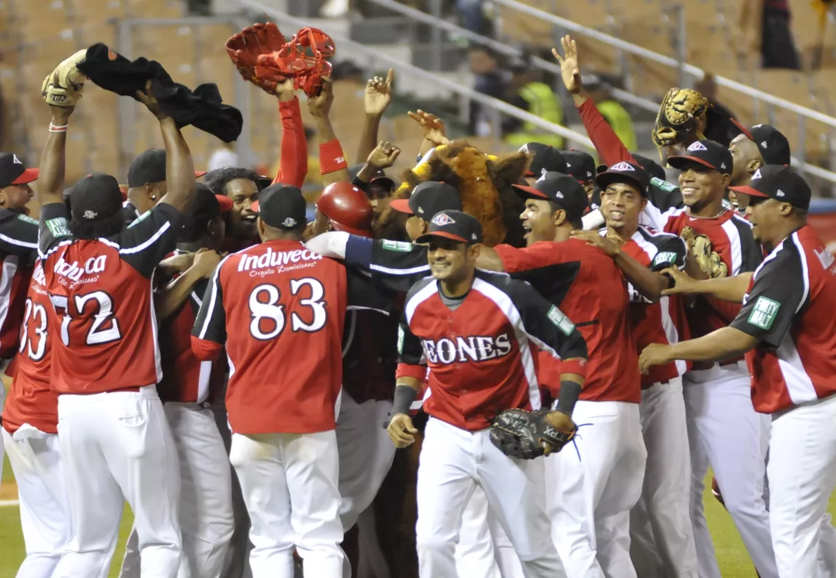 Leones presentan su listado de peloteros protegidos