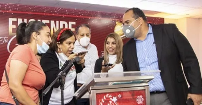 Carmen Cepeda,  José Abreu y Roberto Ortiz y Mirella Mejía.