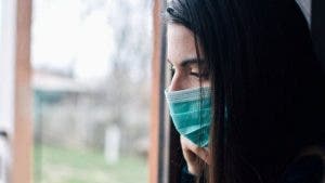 ¿Por qué el objetivo debe ser aprender a vivir con el coronavirus, no luchar contra él?