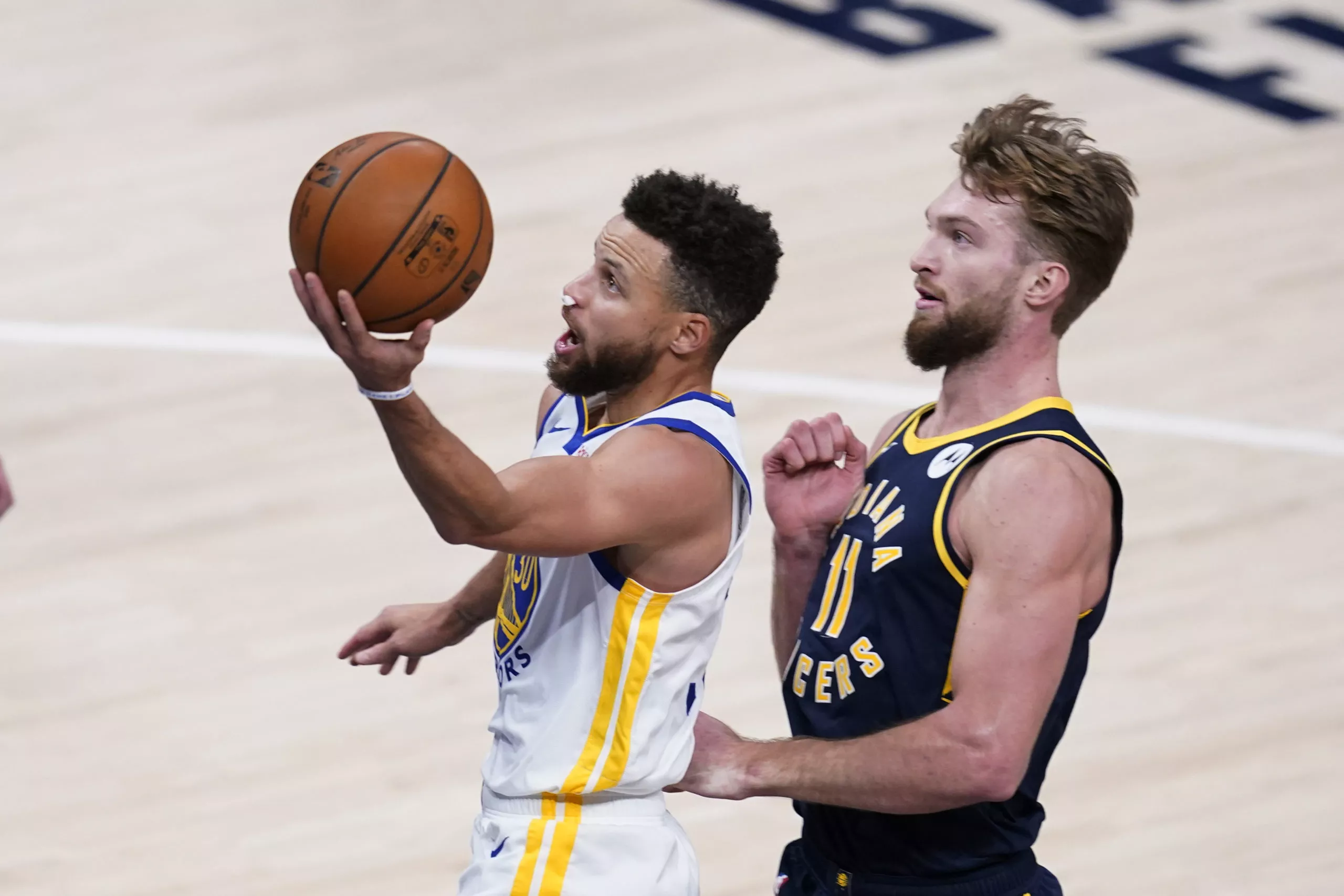 Curry y Warriors suman victorias seguidas y mantienen puesto playoffs