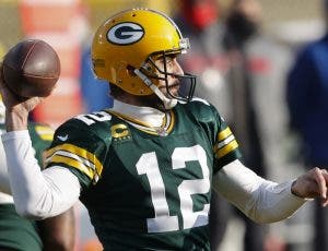 Aaron Rodgers recibe premio JMV de la NFL