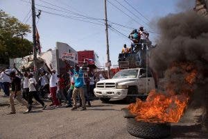 La oposición haitiana reúne una multitud contra Moise en marcha con violencia