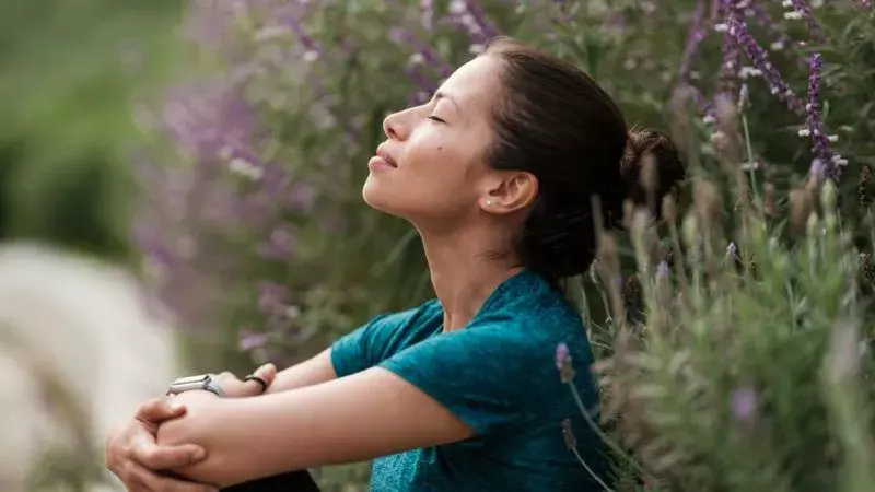 ¿Por qué no deberías sentirte culpable por descansar y no hacer nada?