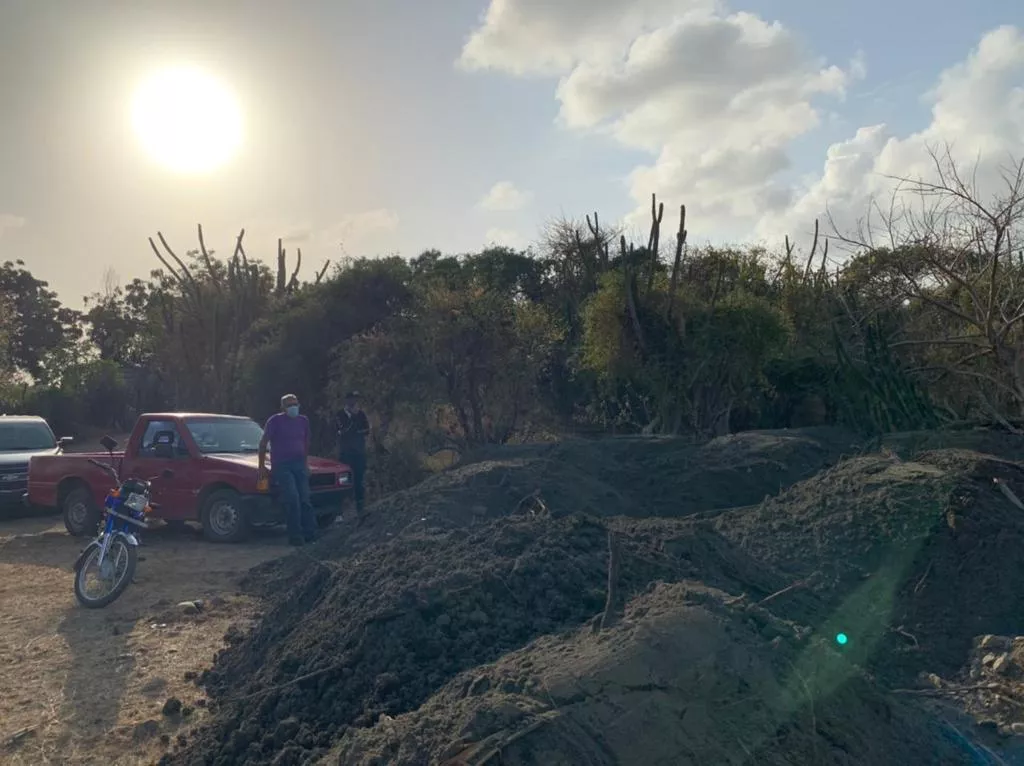 Medio Ambiente somete a la justicia a hombre por extracción de arena en Baní