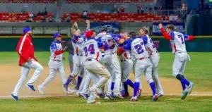 Con hit de oro de Carlos Paulino dominicana avanza a la Final en SC