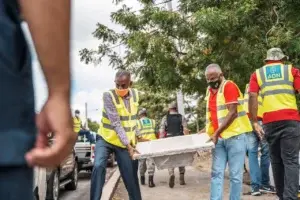 Ayuntamiento del Distrito Nacional realiza operativo de recuperación aceras en la avenida Luperón