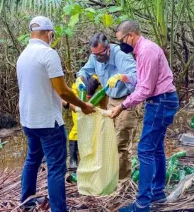 Realizan operativo de limpieza en la Isla Saona