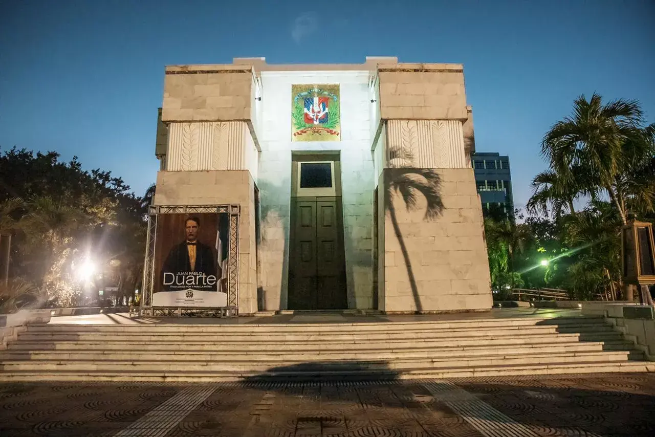 Restauran alumbrado Parque Independencia