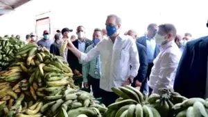 Presidente Abinader realiza recorrido por el Merca Santo Domingo