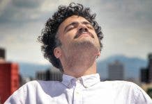 Alex Ferreira presume de su proximidad con las palabras en su disco “Tanda»