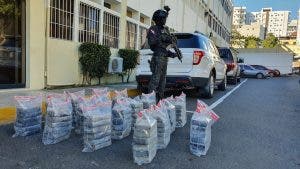 Autoridades ocupan 103 paquetes de cocaína en isla Beata