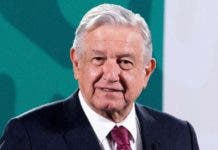 El presidente de México critica la demolición del edificio colapsado en Miami