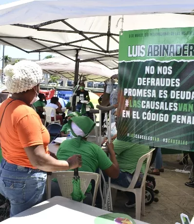 Jóvenes continúan protesta en Palacio